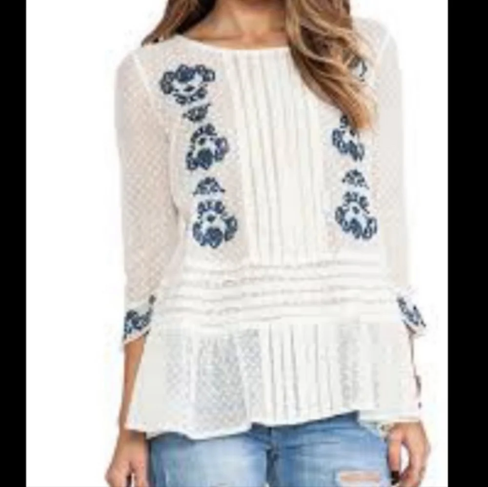 FREE PEOPLE Peplum White Lace Top Blue Embroidery Size Small - Picture 2 of 9